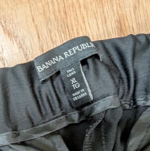 🖤Banana Republic Satin Slim Pants – Office Luxe Meets Pajama Energy 🥂🖤 - Picture 4 of 9